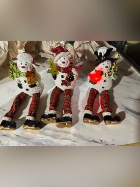 Sitting Snowman Holiday Figurine